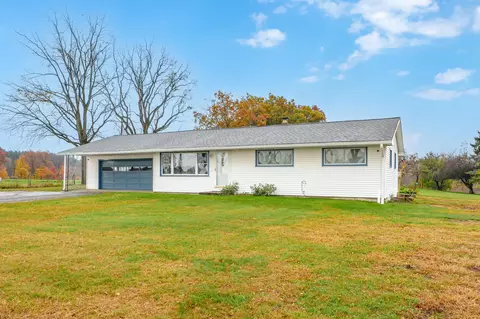 19239 Hoshel Rd, Three Rivers, MI 49093