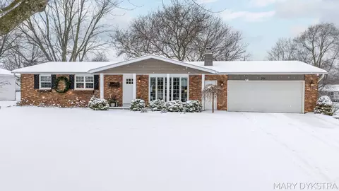210 Brook Lane Ave, Holland, MI 49423
