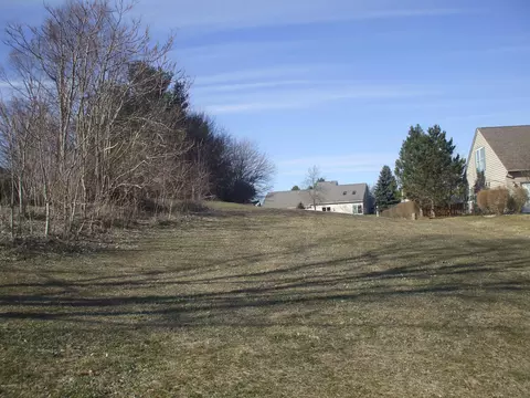 2924 Hunters Hl, Kalamazoo, MI 49048