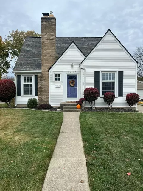1043 Oaklawn St NE, Grand Rapids, MI 49505