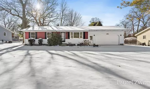 7575 Whitehall Rd, Whitehall, MI 49461