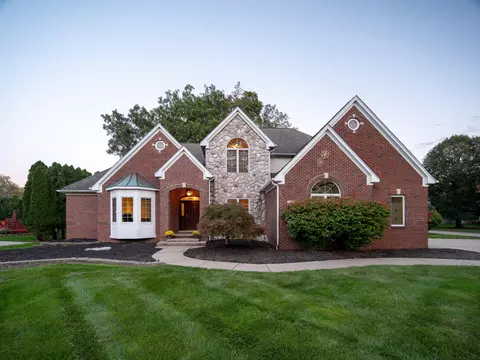 23369 Parke Ln, Grosse Ile, MI 48138