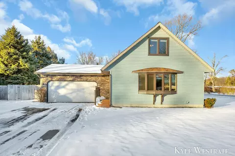 14207 Sunview Dr, Holland, MI 49424
