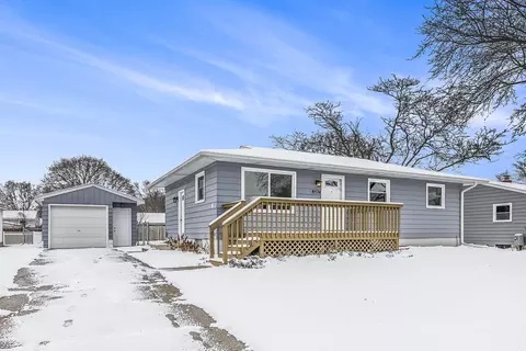 1267 Sibley St SE, Lowell, MI 49331