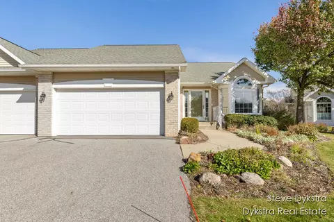 1932 Dunlin Ct NE, Grand Rapids, MI 49505