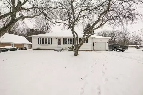 2749 104th Ave, Zeeland, MI 49464