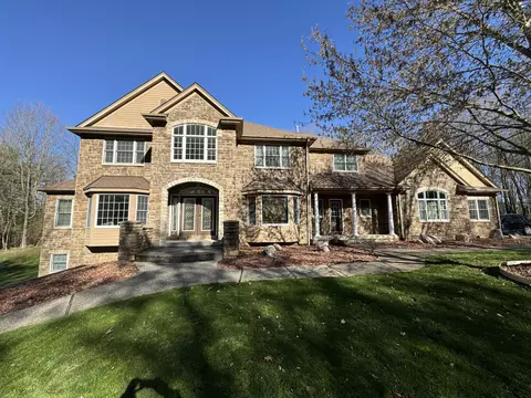 6600 Avonlea Ct, Grand Rapids, MI 49546