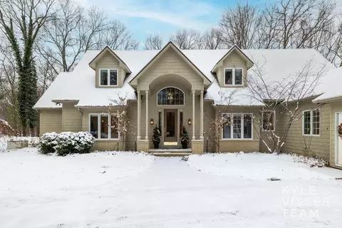 4830 Pinemount Ct NE, Belmont, MI 49306
