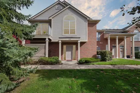 12210 Chesapeake Cir, Commerce Twp, MI 48390