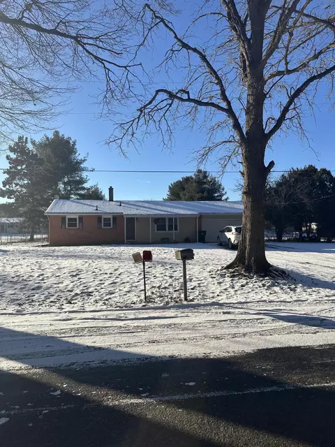 40 Tanner Lake Rd, Hastings, MI 49058