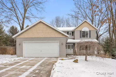 11492 Holmden Ct NE, Rockford, MI 49341