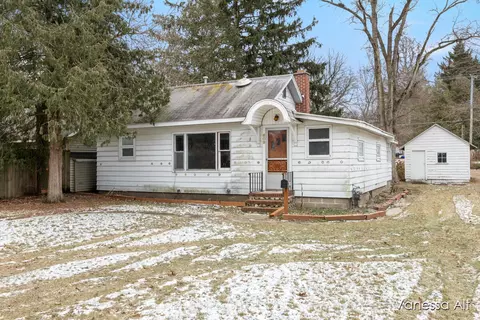 609 W Montcalm St, Greenville, MI 48838