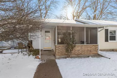 603 Carriage Ln, Jenison, MI 49428