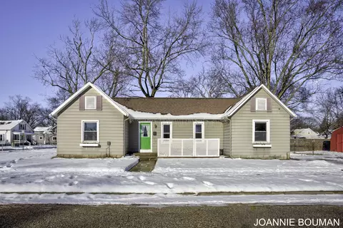 125 W Garfield Ave, Zeeland, MI 49464
