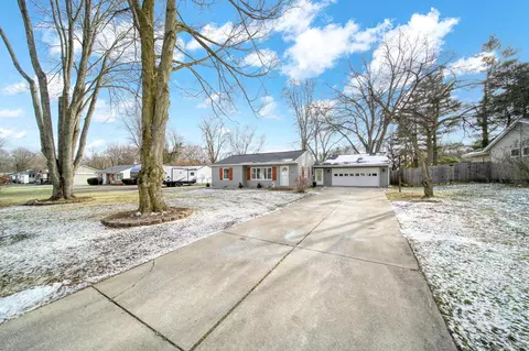 137 Bradley Dr, Jackson, MI 49201 photo 3