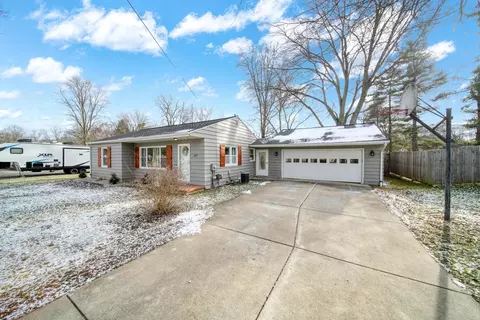137 Bradley Dr, Jackson, MI 49201 photo 2