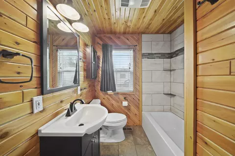 137 Bradley Dr, Jackson, MI 49201 photo 22