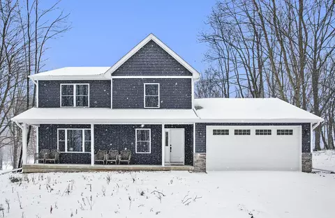 1021 River Rd, Hastings, MI 49058