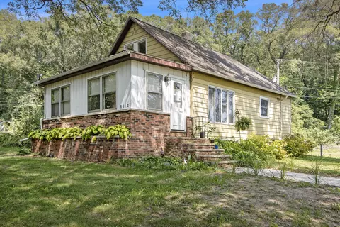 6612 Hart Dr, Kalamazoo, MI 49009