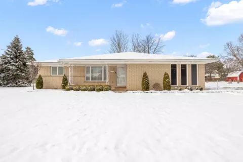 17271 Fitzgerald St, Livonia, MI 48152