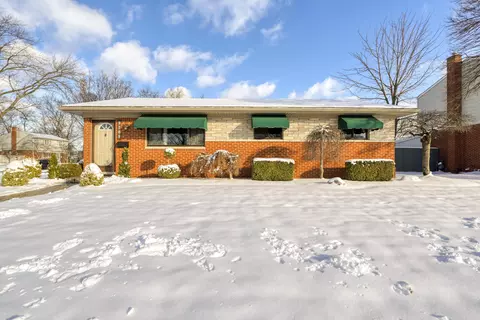9709 Roosevelt St, Taylor, MI 48180