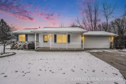 362 York View Ln NW, Comstock Park, MI 49321