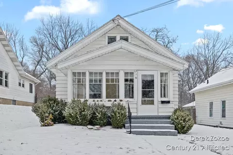 716 Emerald Ave NE, Grand Rapids, MI 49503