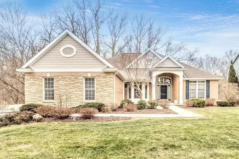 1046 Arboretum Ct, Saline, MI 48176
