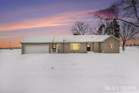 10352 76th St SE, Alto, MI 49302