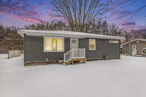 1614 Kay Dr, Benton Harbor, MI 49022