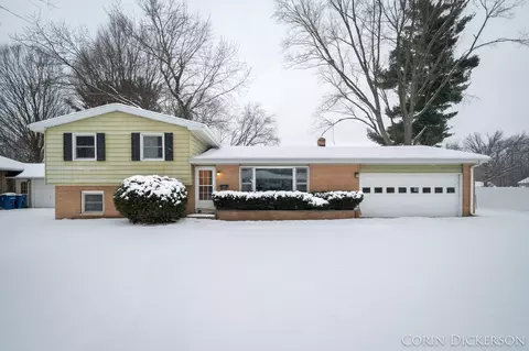 3230 Iroquois Trl, Kalamazoo, MI 49006