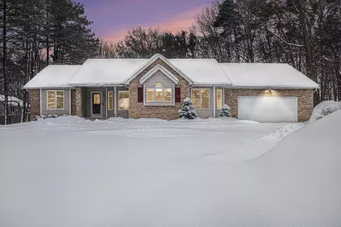 14438 Woodpine Dr, Holland, MI 49424