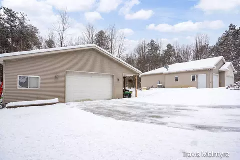 2118 Sunny Pine Dr, Dorr, MI 49323 photo 9