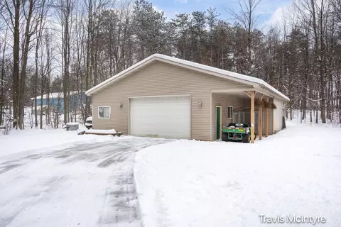 2118 Sunny Pine Dr, Dorr, MI 49323 photo 10