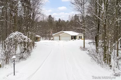 2118 Sunny Pine Dr, Dorr, MI 49323 photo 2