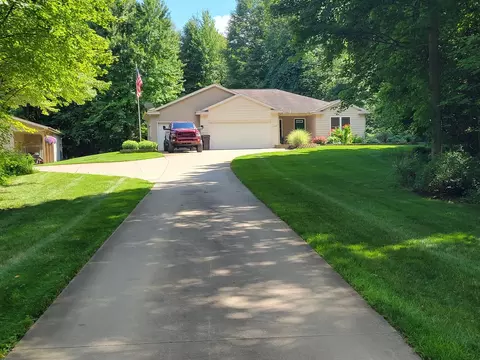 2118 Sunny Pine Dr, Dorr, MI 49323 photo 3