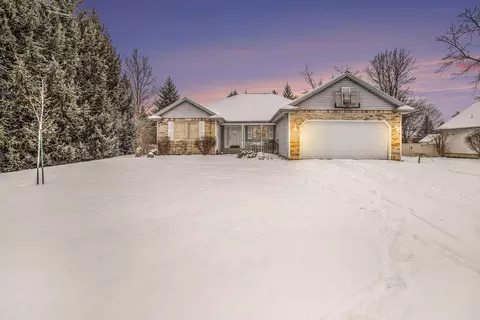 40 Peter Pan Ln, Marshall, MI 49068