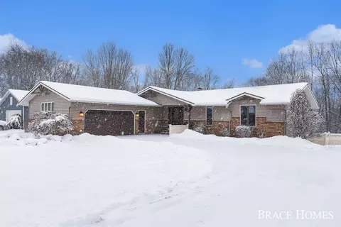 6945 Pine Edge Dr SE, Alto, MI 49302