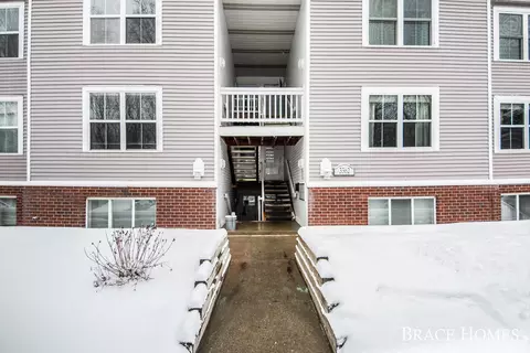 3362 Pine Meadow Dr SE #202, Grand Rapids, MI 49512