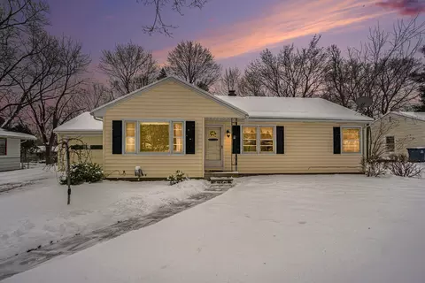2529 Applelane Ave, Kalamazoo, MI 49008