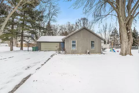 5985 Dewpointe Dr, Allendale, MI 49401
