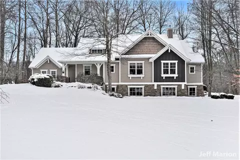 11256 Headwaters Ct NE, Lowell, MI 49331