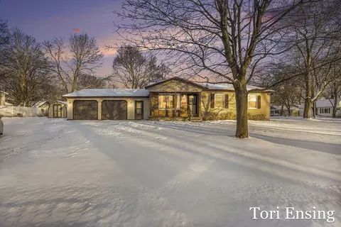 1000 N 3rd St, Greenville, MI 48838