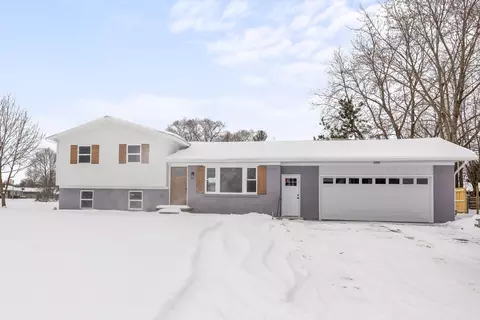 7417 Magnolia Dr, Jenison, MI 49428