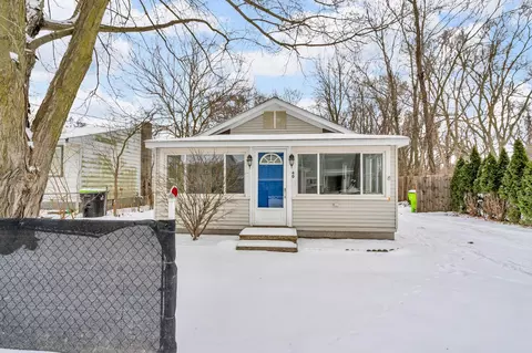 40 Danforth St, White Lake, MI 48386