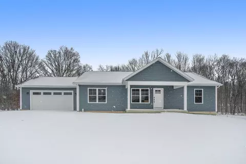 219 Corwin Meadows Dr, Lawrence, MI 49064