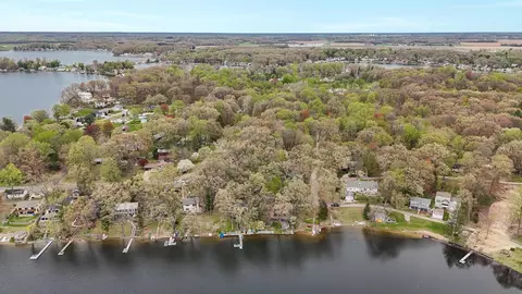 6 Forest Rd, Dowagiac, MI 49047