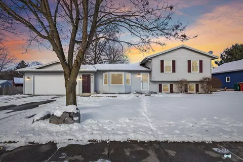 6017 Rogue River Meadows Dr NE, Belmont, MI 49306
