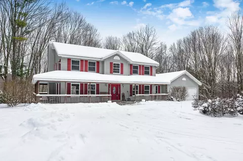 6296 N 37th St, Richland, MI 49083