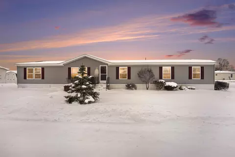 8523 Raven St, Zeeland, MI 49464